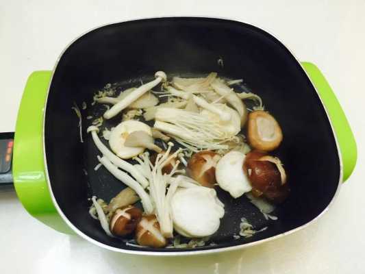香菇金针菇杏鲍菇炖汤（杏鲍菇,香菇,金针菇能一起炒的吃吗）