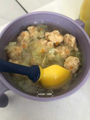 萝卜丸子炖汤的做法（萝卜丸子汤里放什么配菜好吃）