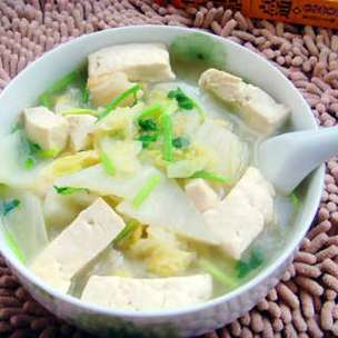 白豆腐炖汤怎么做好吃（白豆腐炖汤怎么做好吃窍门）