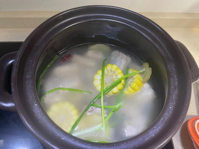 排骨鸡玉米炖汤做法（排骨玉米煲汤）