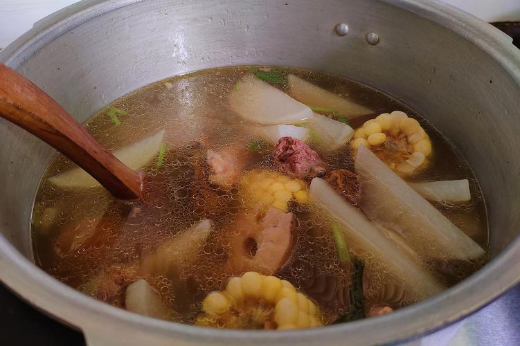 一个炖汤的锅怎么做美食（一锅汤熬了几百年）