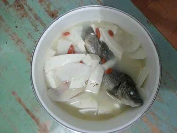 鲤鱼山药豆腐炖汤（鲤鱼山药汤做法）
