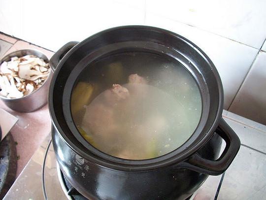用砂锅炖汤的步骤（如何用砂锅炖汤）
