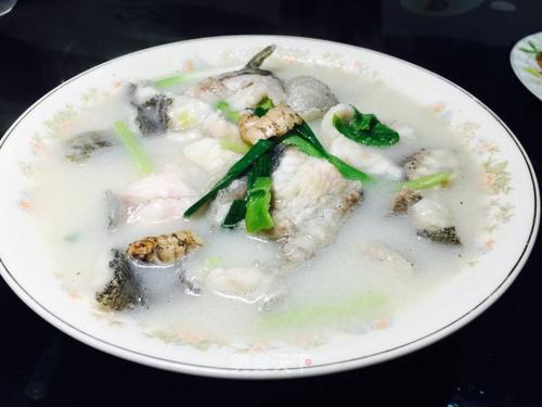 石斑鱼的炖汤的做法（石斑鱼汤怎么炖好喝又营养丰富）