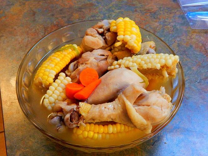 鸡腿和玉米炖汤怎么做好吃（鸡腿和玉米的做法）