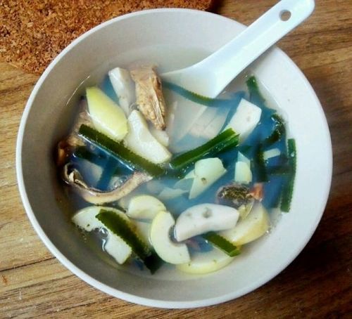河蚌海带炖汤的做法（河蚌煲汤配什么好）