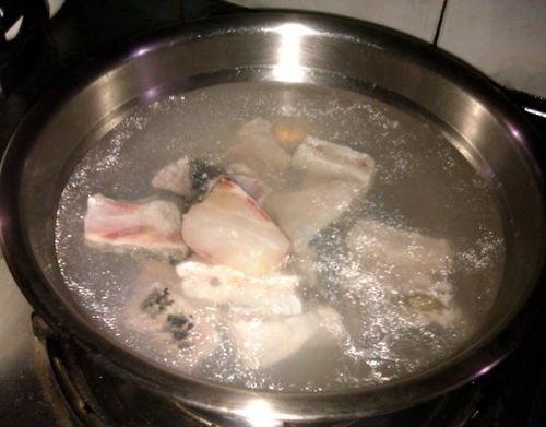 鲗鱼炖汤的做法（鳊鱼炖汤怎么做好吃）