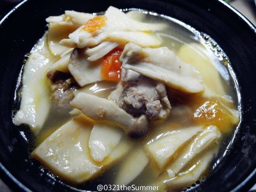 排骨杏鲍菇炖汤的做法大全（杏鲍菇和排骨怎么做好吃）