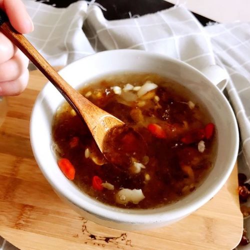 葡萄干炖汤作用（葡萄干炖什么好吃）