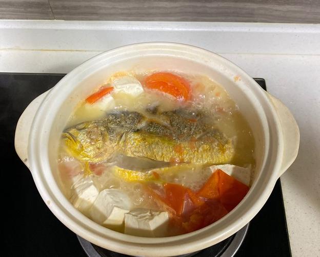大黄鱼炖汤方法（大黄鱼汤怎么做好吃）
