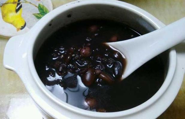 黑豆炖汤做法（黑豆汤怎么炖）