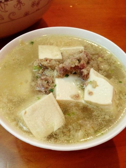豆腐夹肉炖汤怎么做好吃（豆腐夹肉的制作）