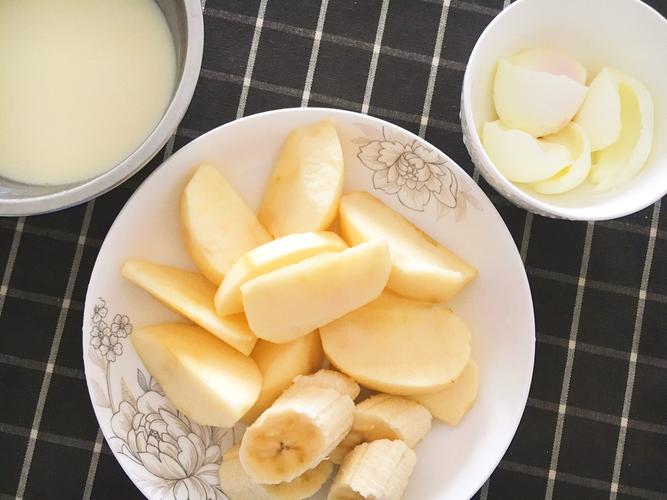 苹果香蕉炖汤（苹果香蕉汤怎么做好吃）