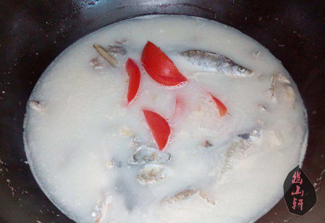 小鱼炖汤的做法（小鱼炖汤的做法视频）