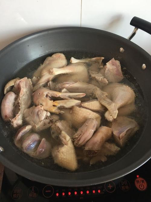 鸭肉与排骨能一起炖汤吗（鸭肉可以和排骨一起煮吗）