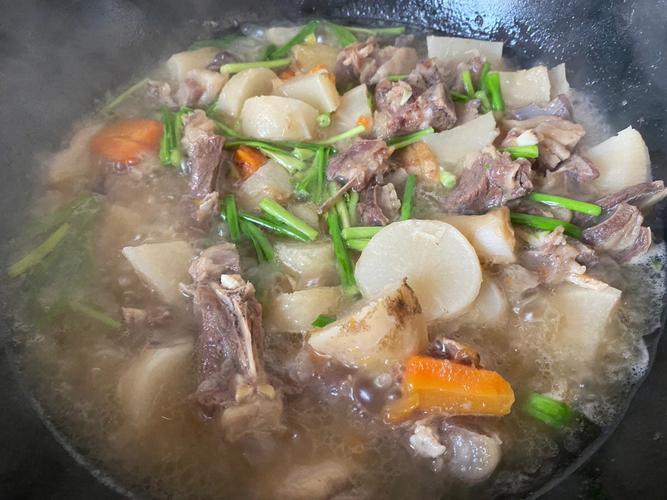羊排萝卜炖汤的做法（羊排萝卜炖汤的做法大全窍门）