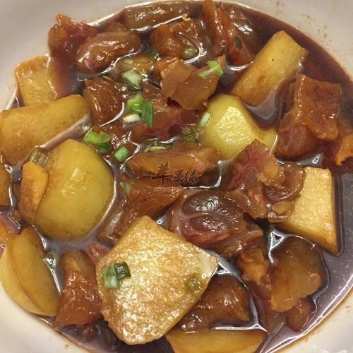 牛筋土豆炖汤的做法（土豆牛筋煲）