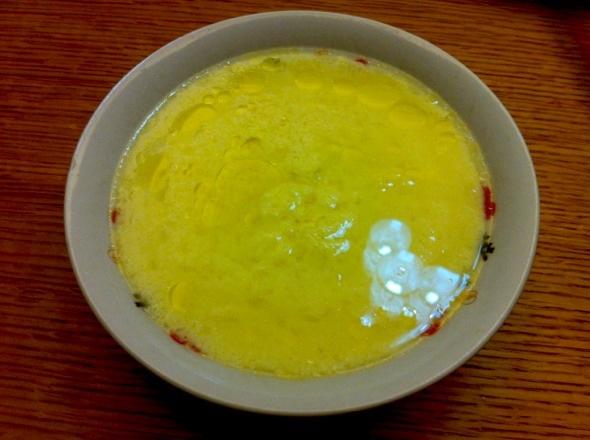 炖汤放个鸡蛋（炖汤放鸡蛋液做白汤）