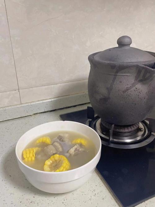 砂锅炖汤是利用（炖汤用砂锅的好处）